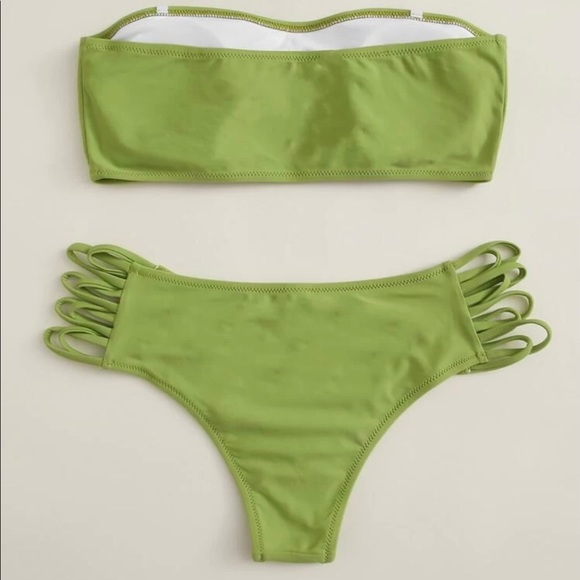 Bikini - Picture 2 of 2